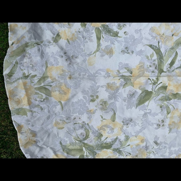 Table Cloths - Picture 2 of 5